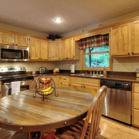 Gorgeous "Country Roads" By Honeybearcabins 4Br 4Ba, Next To Pool, Easy Drive, Main Strip Location! بيدجن فورج المظهر الخارجي الصورة